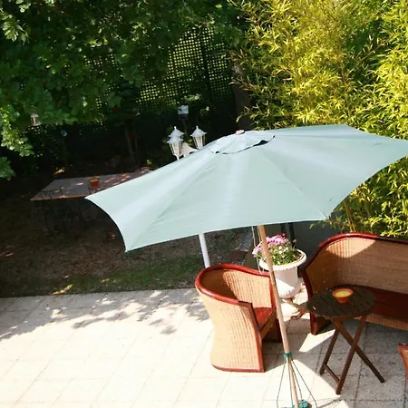 Bed & Breakfast Les Hibiscus Maisons-Laffitte
