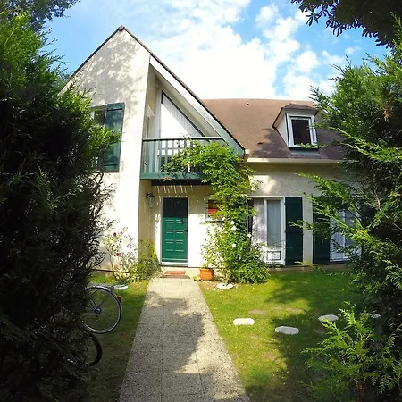 Les Hibiscus Bed & Breakfast *